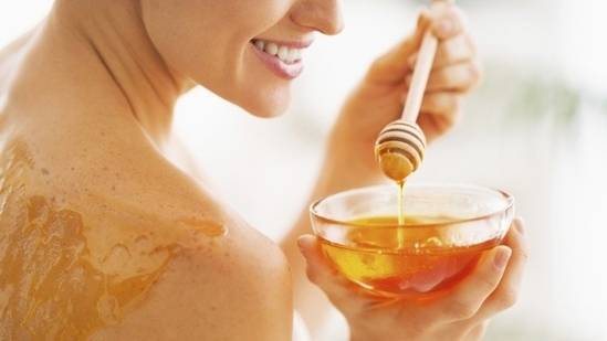Raw organic honey used as home remedy for pimples